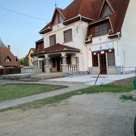 Fészek * Tiszafüred