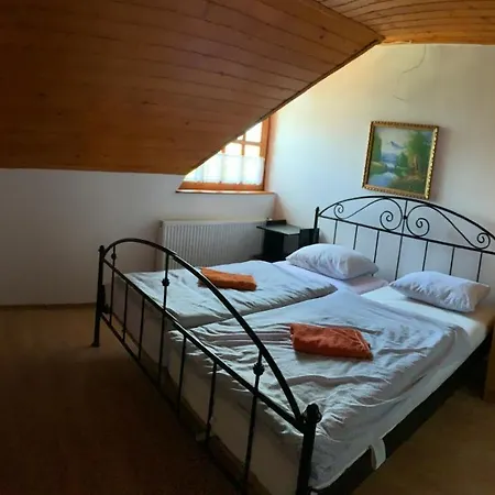 Feszek Tiszafured