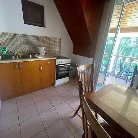 Feszek Apartment Tiszafured